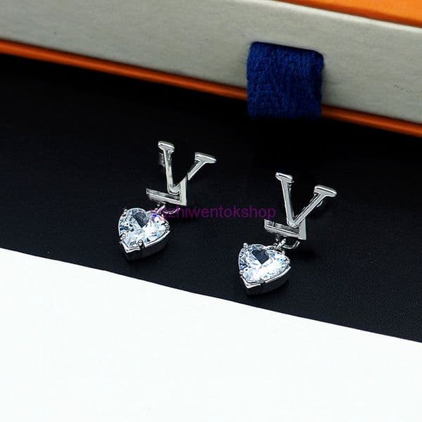designer earrings lousi lvness Louise lvs earring Gold-plated jewelry smooth V-letter pendant heart-shaped diamond classic V-shaped heart for women hoop
