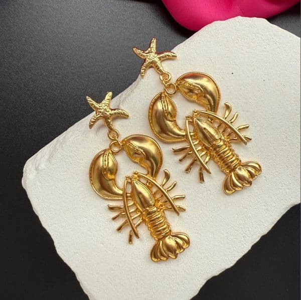 Summer Beach Asymmetrical Metal Shell Starfish lobster Earrings for Women Sweet Enamel Conch Drop Earring Girls Holiday Schiaparelli Jewelry Gift