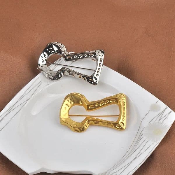 Arrival Gold Large Keyhole Brooch Fashion Lapel Pin for Coat Trench Suit Fur Jacket Accessory 260421