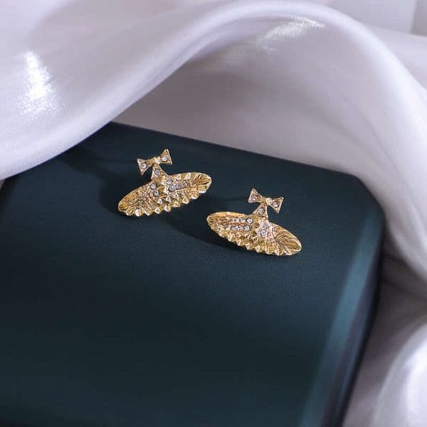Simple and elegant style stud earrings for ladies - diamond-studded round hoop earrings. A retro and luxurious, versatile, and exclusive high-end style.