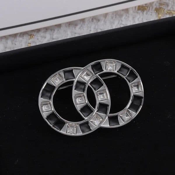 Designer Brooches Letter Pearl Diamond Crystal Jewelry Brooch Pin Charm Men Womens Marry Popular Christmas Party Love Gift Accessories Copper Brooch Wholesale