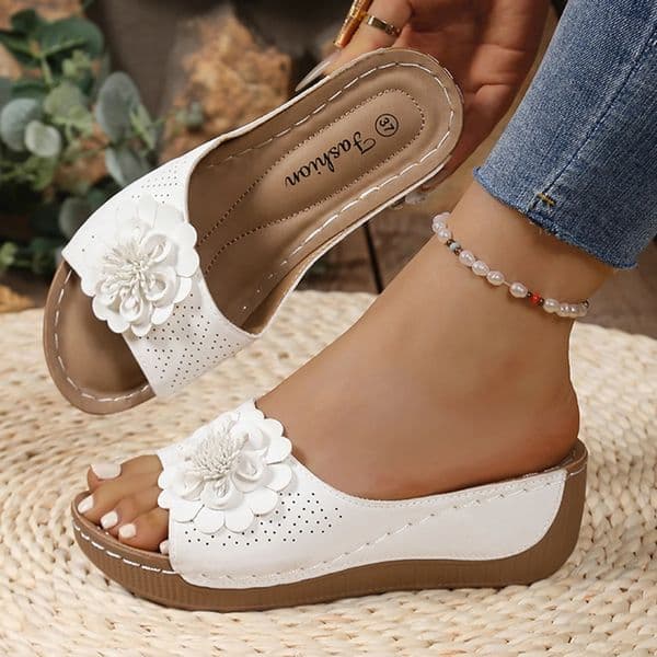 Retro Flower Decor Wedge Slippers Woman 2025 Summer Thick Bottom Platform Sandal Anti Slip Beach Shoes Outdoor Slides 260421