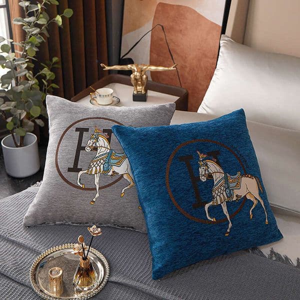 Premium Stylish Chenille Horse Pattern Throw Pillow with Pillow Core, Soft Skin-friendly Plush Light Luxury Decor Cushion for Sofa Bedroom Home Decoration