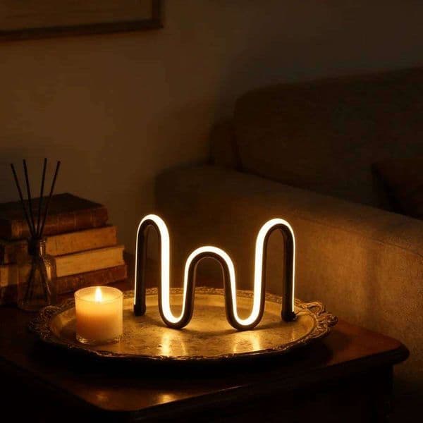 Creative wave shaped line desk lamp, USB - powered with three color dimming, suitable for various room types