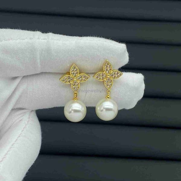 Designer Earrings Luxury Crystal Clover Pearl Charm Dangle Gold Silver Plated Stainless Steel Stud For Women Men Fashion Jewel lousi Louise lvness lvs earring
