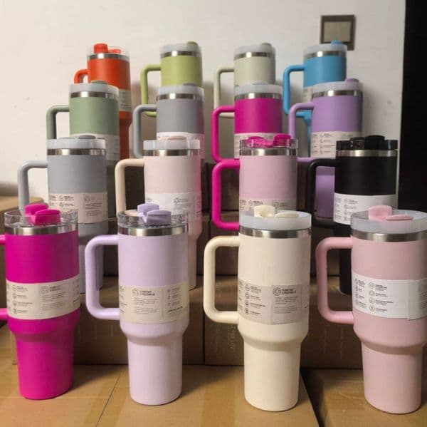 coffee mug Designer Cup 2025 Handle Straw Lid Stainless Steel 30Oz/40Oz Vacuum Insulated Car Mug Double Wall Thermal Iced Travel Cup Tea 1 7 4