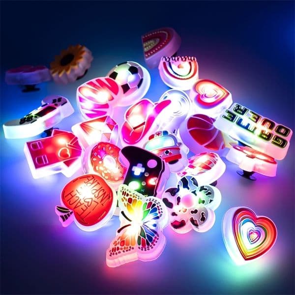 1PCS LED Shoe Charms for Kids Gift luminous Animal Shoes Accessories Pins Women Clogs Cute Lighted Buckle Sandals Decoration 260422