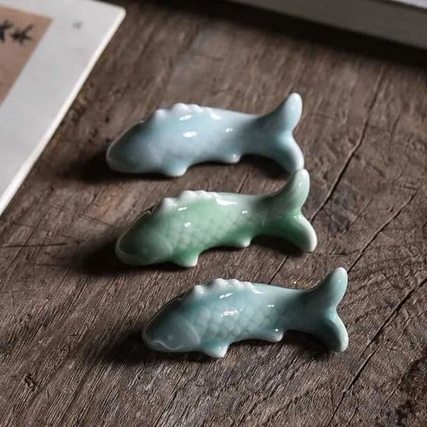 Luxury Designer Decor 1 Piece Ru Kiln Iln Carp Mini Clay Pets Ceramics Fish Tea Play room Decoration Ornaments Lovely Porcelain Pen Holder F 8