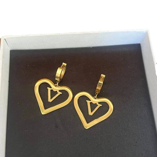Gold-Tone Heart-Shaped Drop Earrings With Signature Accent, Retro Luxe Style, Ideal For Elevating Chic Daily Or Statement Looks & Gifting