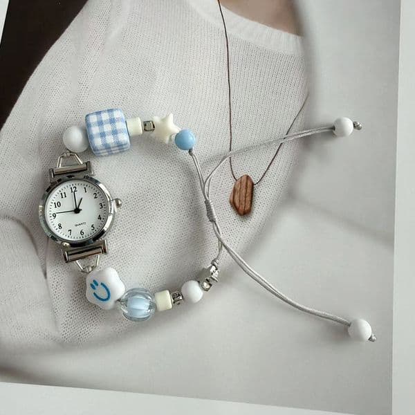 2026 Ins-style minimalist and cute digital watch for girls student style high appearance value skin-toning small dial versatile quartz watch
