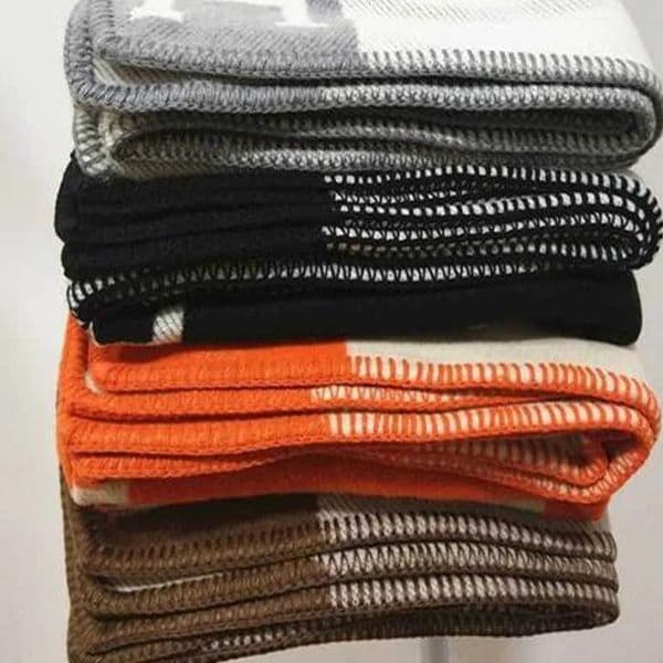 2026 STOCK Cashmere Blankets Winter Throw Designer Bedding Christmas Wool Soft Home Textiles Supplies Letter Comforters Fleece Blanket Rugs Free Shipping Shippi