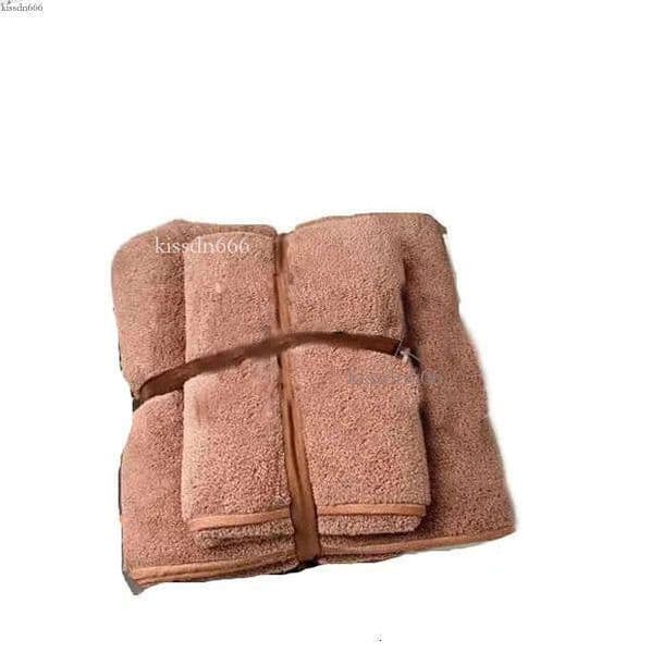 Luxury designer bath towel set, classic old letter embroidered towel, 4-color absorbent towel, quick drying beach towel gift box