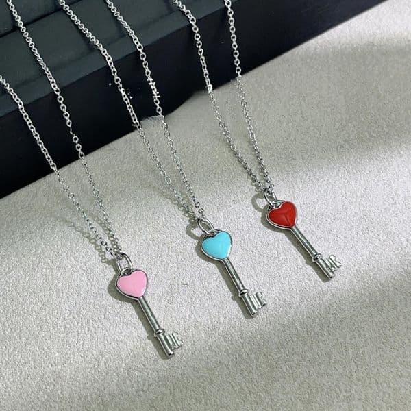 Ladies enamel key necklace real-life shooting European and American designer necklace style elegant high-quty L26061079VI