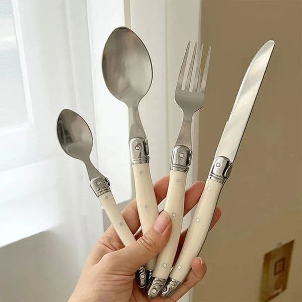 Luxury Designer Decor 24Pcs Laguiole Cutlery Set Steak room Knife Fork Soup Tea Spoon Ivory White Plastic Handle Food Grade Stainless Steel 6 12