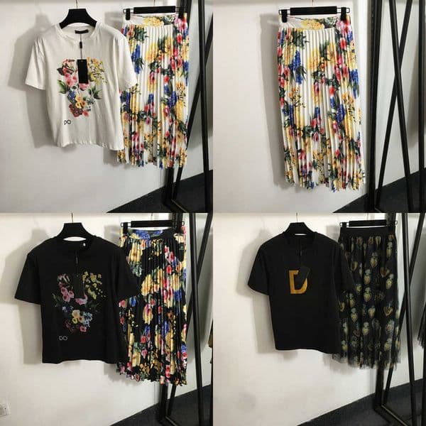 Two Piece Dress Designer Dress skirt sets womens print Short-sleeve Tshirt sexy pleated skirt Fashion Casual Street Wear