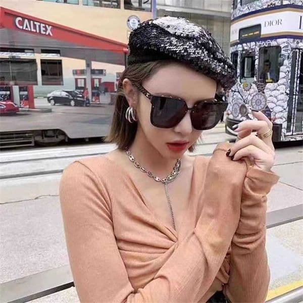 Sunglasses Luxury Designer Sunglasses Wholesale of Fashion Small Fragrant Women Polarized Box Tiktok Net Red Flat