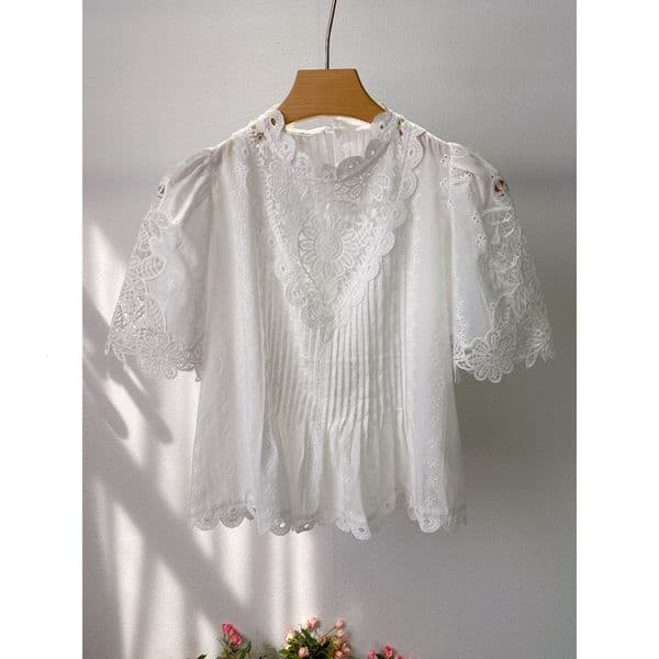 French-style sweet 2026 new white romantic vintage floral lace embroidered hollow pleated short-sleeve shirt top