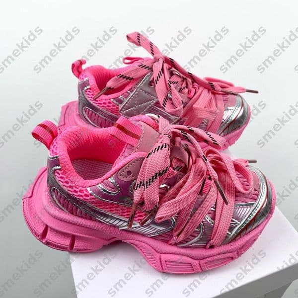 Luxury Designer Kids Shoes Retro Childrens Dad Shoes Breathable Mesh Upper Thick Platform Sole Anti Slip Sport Sneakers For Boys And Girls DLD2604284