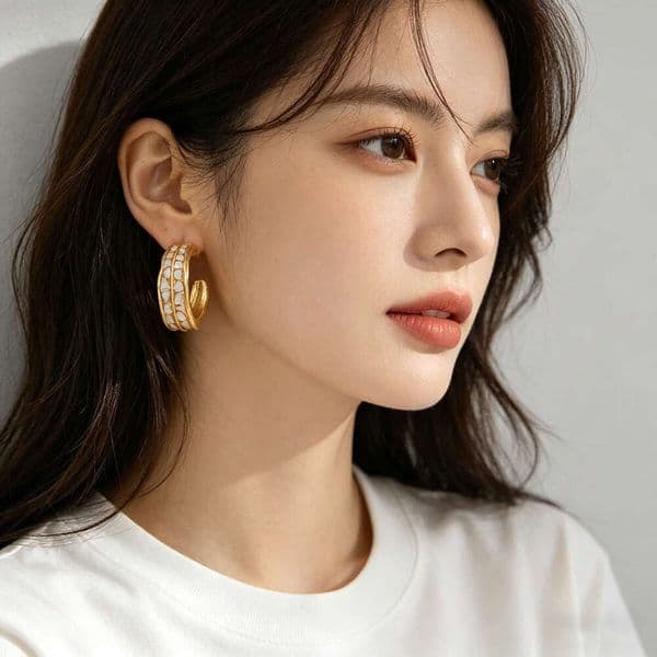 Light Luxury High-End For Women Unique Design Gold Shell Hoop Earrings With Vintage Charm 925 Silver Pins Women's jewelry