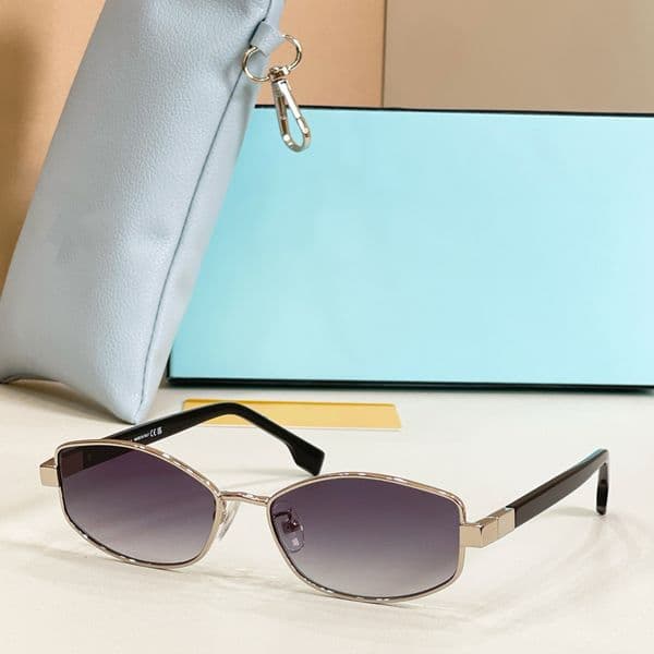 Sunglasses For Men Women Designer 40216 Summer Fashion Avant Garde Goggles Style Anti Ultraviolet UV400 Popularity Oval Full Frame Metal Glasses Random Box
