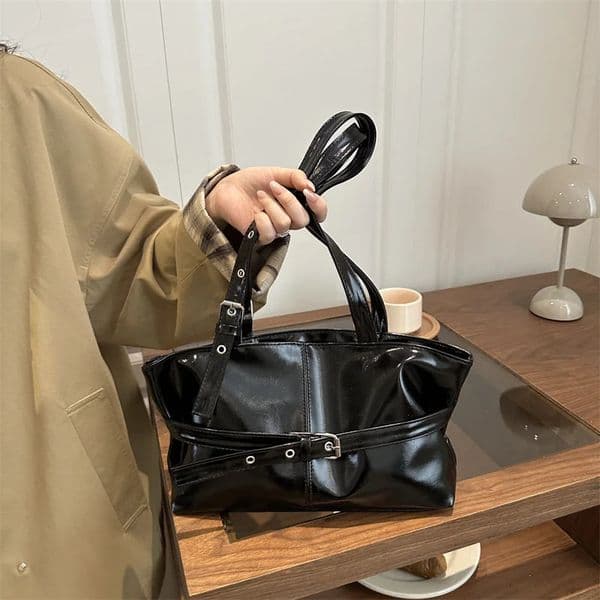 y Wine Red Underarm Bag for Women Autumn/Winter Retro Commuter Shoulder Bag Casual Large Capacity Rivets Belt Totes 260427