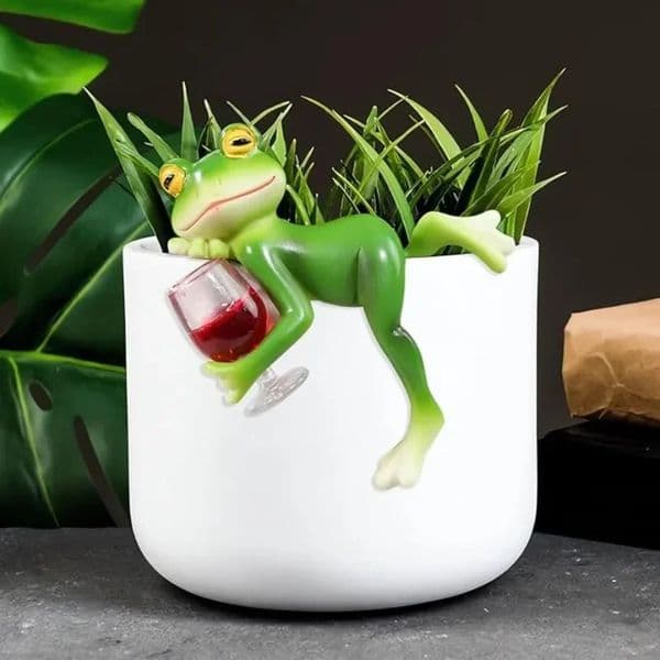 Miniature Frog Figurines Plant Decorations for Pots Funny Garden Decor Outdoor Gifts Women Statue Planter Hugger 260429