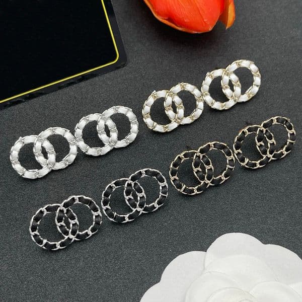 Elegant and Classic Circular Earrings Designed with Simple Leather Craftsmanship and Designer Earrings Suitable for Women to Wear Luxurious and Exquisite Jewelry