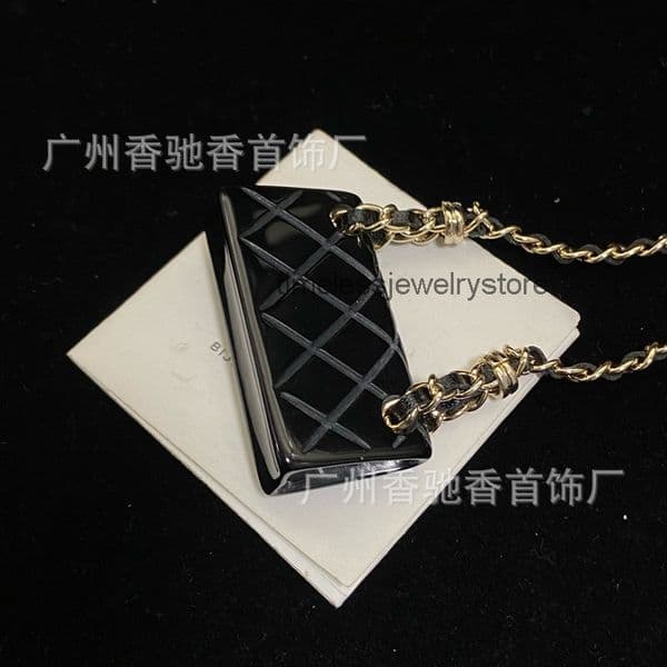 Designer Jewelry channels necklace Black diamond-patterned leather bag necklace for women stylish accessory cc necklace