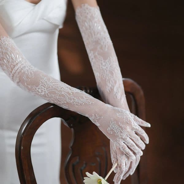 WG054 Wedding Bridal Long Gloves Eyelash Edge Lace Appliqed Finger Bride Handschuh White Women Prom Opera 260429