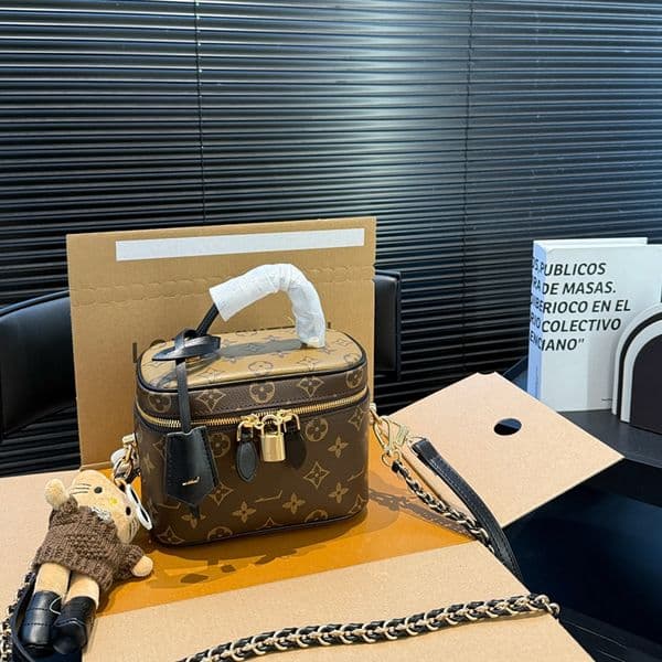 Makeup Bag Designer Bag Luxury Cosmetic bag High Quality Women's Handbag Purse Cowhide Storage Bag Toiletry Bag vanity bag cosmetic bag 01