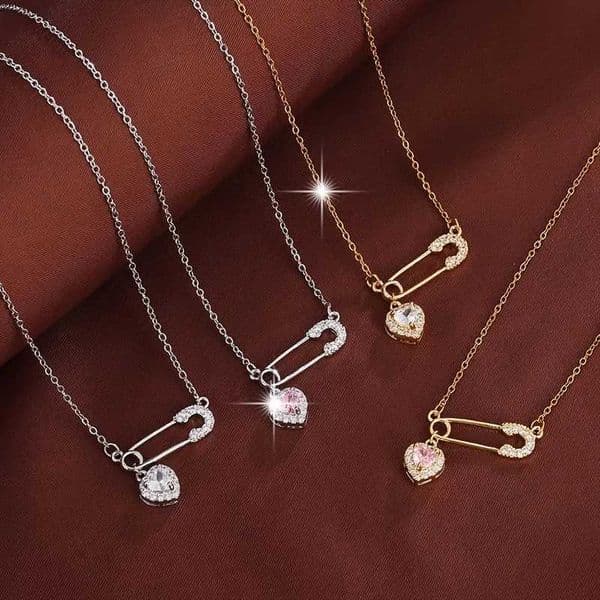 Europe and The United States Personality Creative Pin Love Pendant Necklace Ladies Fashion Light Luxury Party Accessories Gifts L260429