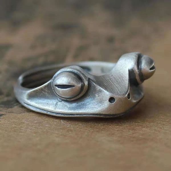 Womens Vintage Frog Adjustable Open Ring Silver Plated Alloy Statement Jewelry Gemstone Eyes for Daily Wear and Casual Outings