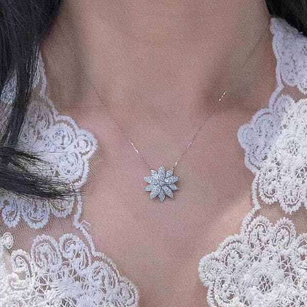 Huitan Elegant Women Engagement Necklace Aesthetic Flower Pendant Accessories with Brilliant Zirconia Bridal Wedding Jewelry L260429