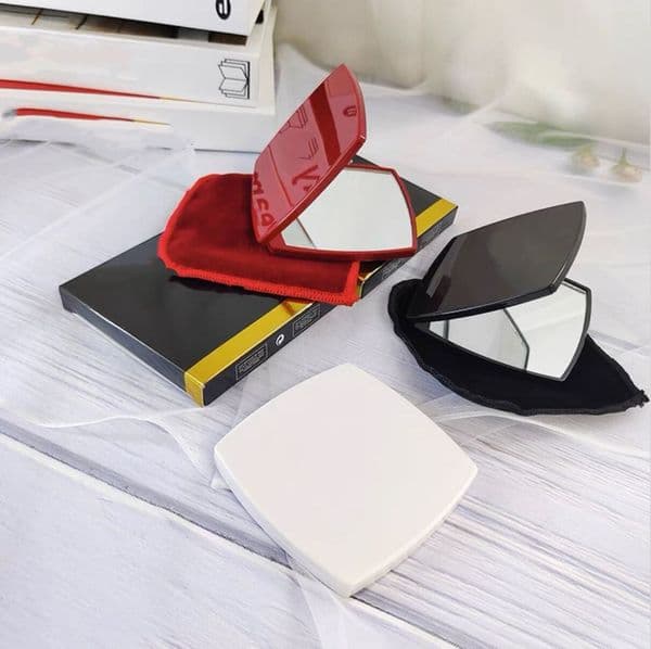 2026 Compact Mirrors Classic Letter Folding Double Side Portable Hd Make-Up And Magnifying Mirror With Flannelette Bag Gift Box For VIP Client Free Shipping Shi A