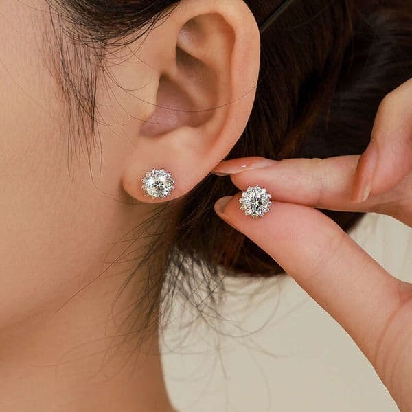Designer Jewelry Simple Geometric Zircon Hoop New Fashion Inlaid Zircon Simple Luxury Snowflake Earrings Commuting Daily Versatile Small Exquisite Ear Jewelry