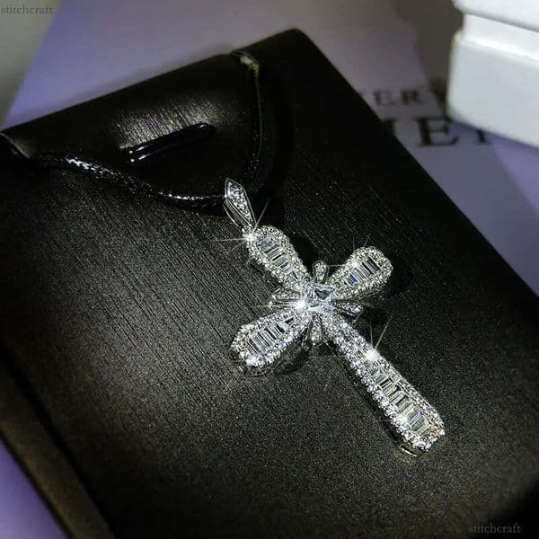 Iced Out Cross Pendant Mens Hip Hop Necklace Jewelry Womens Vintage Sweater Chain Necklaces