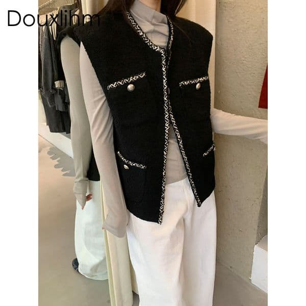Douxlihm Free Shipping New Designer Clothing 2026 Autumn Small Fragrance Style Vest Coat Elegant Wool Round Neck Vest High Quality Trendy Chic Fashion
