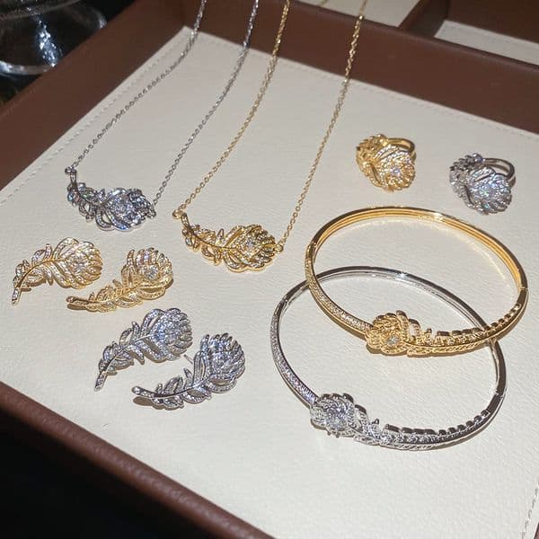 New Zircon Feather Bracelet Exquisite Earrings Necklace Personalized Fashion Jewelry Set Light Luxury High-end Sense Accessories for Women