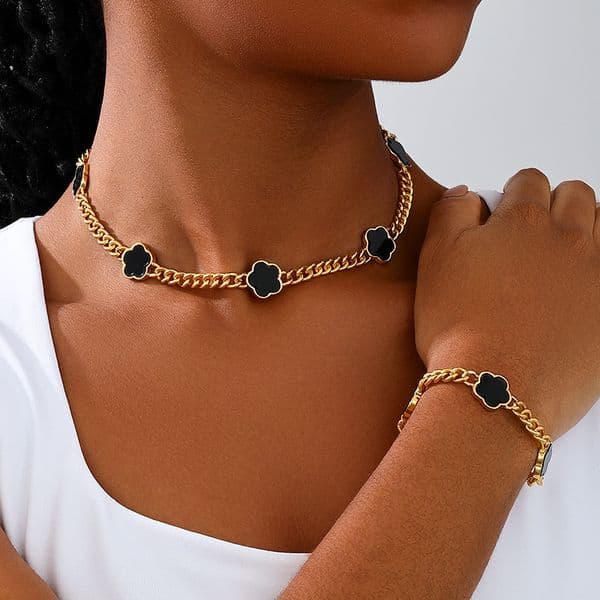 F Fashionable European And American Elegant Outdoor Fashion Jewelry Banquet Style Metal Chain Clover Women's Designer Necklace Necklace Bracelet Jewelry Set