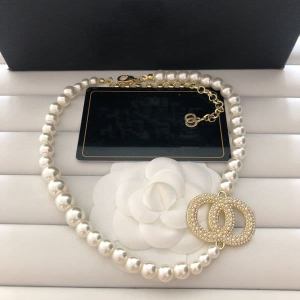 Luxury Charm Letter Pendant Necklace Pearl Choker Chain Women Long Sweater Chain Gold Plated Necklace Round Designer Jewelry Exquisite Accessories Couple Gifts