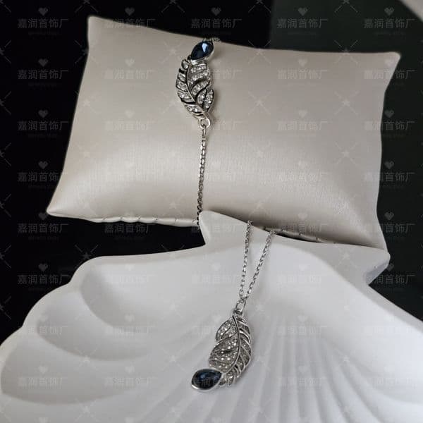 Swan Necklace Designer swansea Necklace For Woman Man Jewerly Feather Necklace Bracelet Series Set Qixi Gift Niche Light Luxury Simple Jewelry