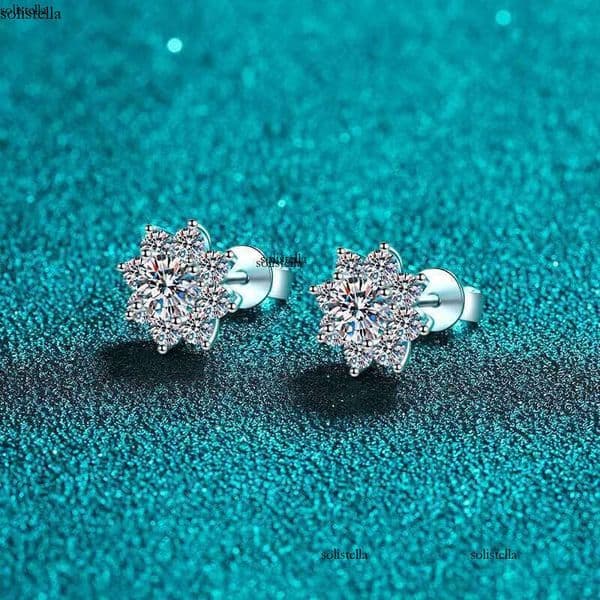 DHcollection S Sterg Sier Plated Snowflake Pt950 Gold Earring Round Cut 1-2 Carat Moissanite Women Earrings Wholesale 02