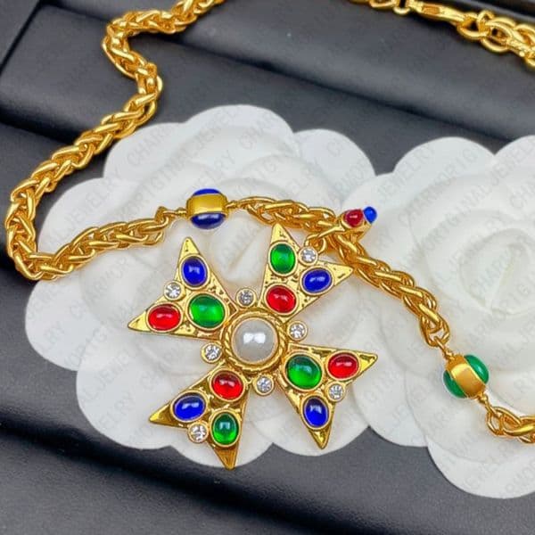 Elegant Luxury Vintage Style Necklace and Necklaces Chain Link Jewelry Jewellery Pendant with Colorful Gemstone Charm Creative Design