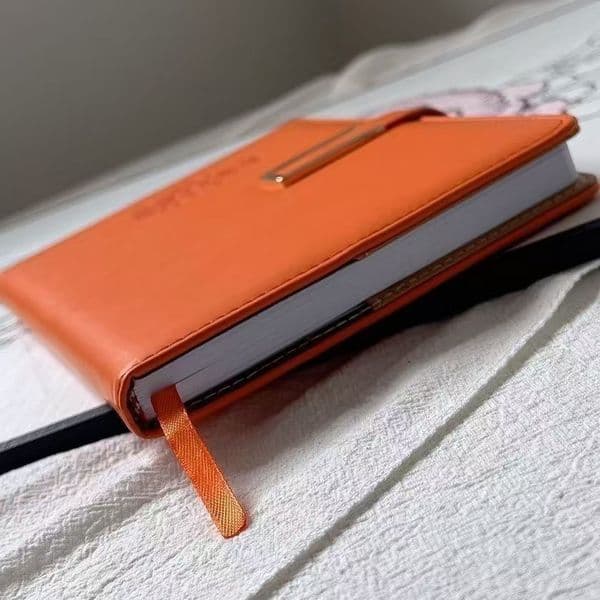 Luxury New set notebook with gel pen, Designer Stylish Top quality A5 business work conference universal thickened notebook, business planner notebook cover 2026