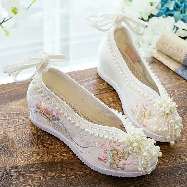 2026 Womens White Blue Pink Floral Hanfu Shoes Chinese Style Pearls Tassel Mary Jane Flat Summer Casual Daily Footwear Q293 260208BANJIA