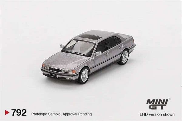 MINI GT 1:64 750IL Aspen Silver Metallic LHD Diecast Model Car 26W0209