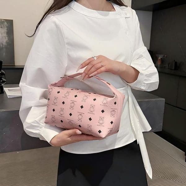 new Free delivery Makeup bag Waterproof portable toileting and makeup bag business trip cosmetic storage small bag