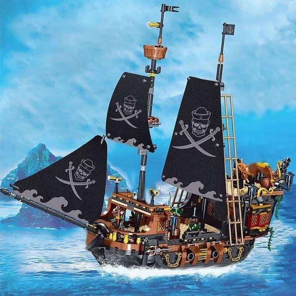 Pirate Ship Building Blocks Sailboat Model Bricks City Series Creative Desktop Decoraiton Toys For Children Adult Gifts 26H0209