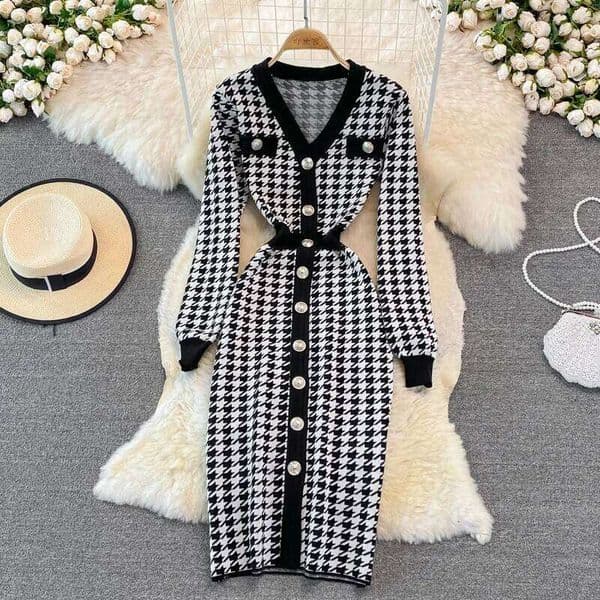 REALEFT Autumn Winter V-Neck Vintage Houndstooth Women's Knitted Dresses 2025 New Long Sleeve Single Breasted Dress Female H260210