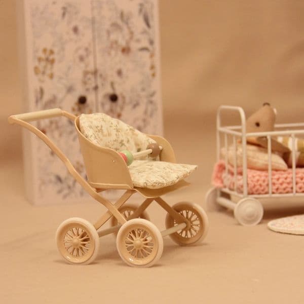 112 Miniature Realistic Furniture Baby Stroller in Lotus Pink and Light Green Suitable for Bjd Ob11 Dollhouse Home Decor Accessories 260119